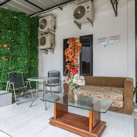 Oyo Life 2391 Baladewa Residence Syariah Karawang Dış mekan fotoğraf
