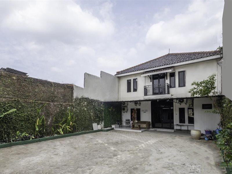 Oyo Life 2391 Baladewa Residence Syariah Karawang Dış mekan fotoğraf