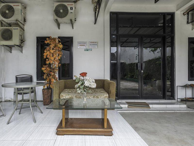 Oyo Life 2391 Baladewa Residence Syariah Karawang Dış mekan fotoğraf