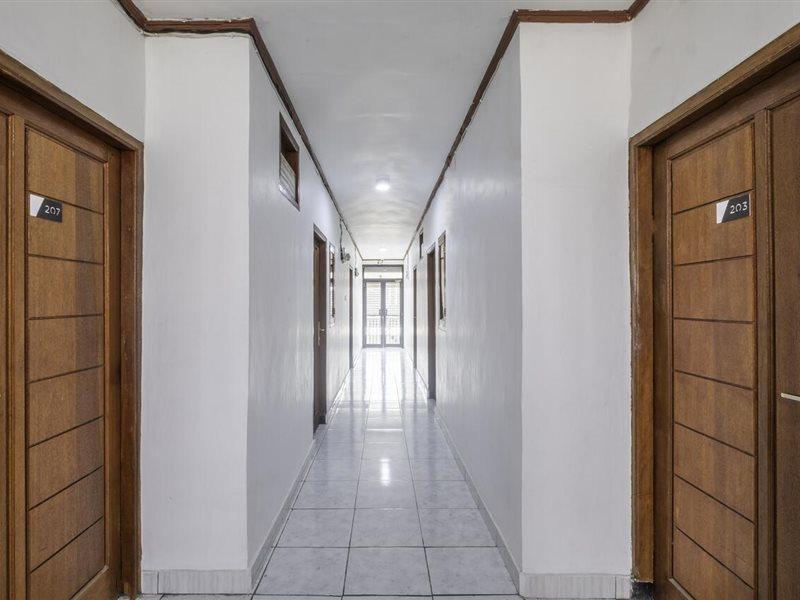 Oyo Life 2391 Baladewa Residence Syariah Karawang Dış mekan fotoğraf