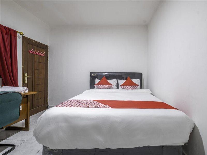 Oyo Life 2391 Baladewa Residence Syariah Karawang Dış mekan fotoğraf