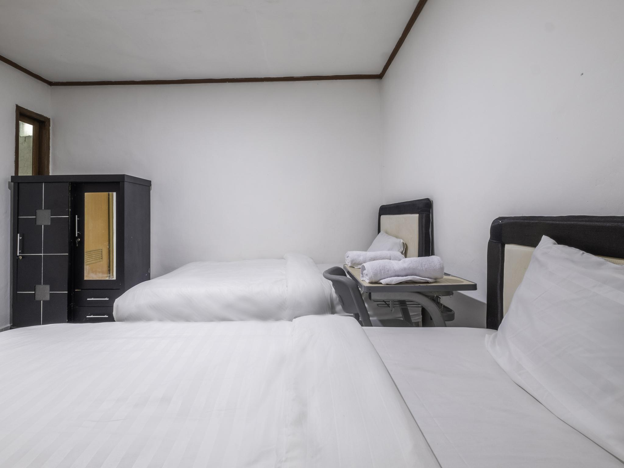 Oyo Life 2391 Baladewa Residence Syariah Karawang Dış mekan fotoğraf