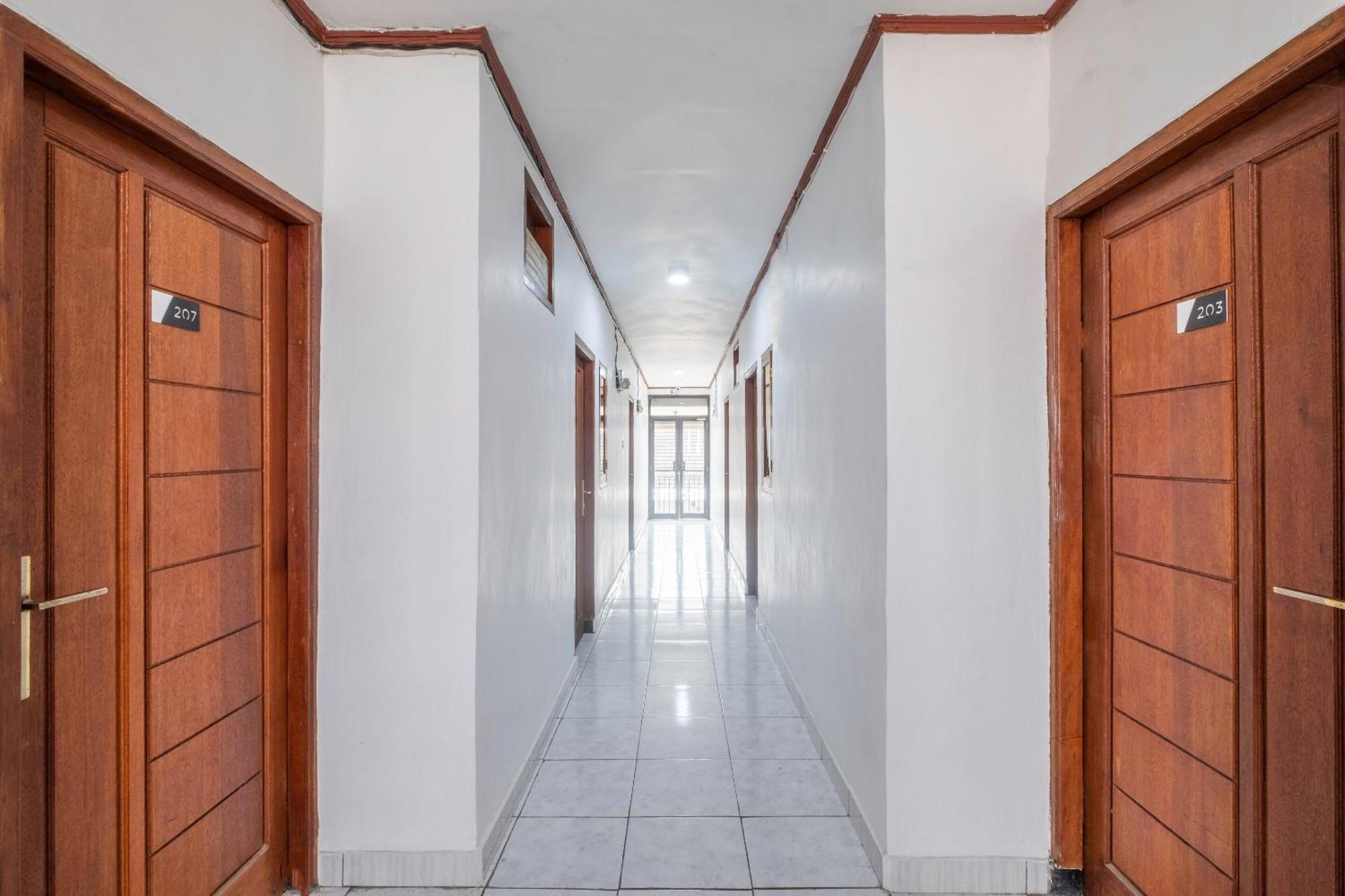 Oyo Life 2391 Baladewa Residence Syariah Karawang Dış mekan fotoğraf