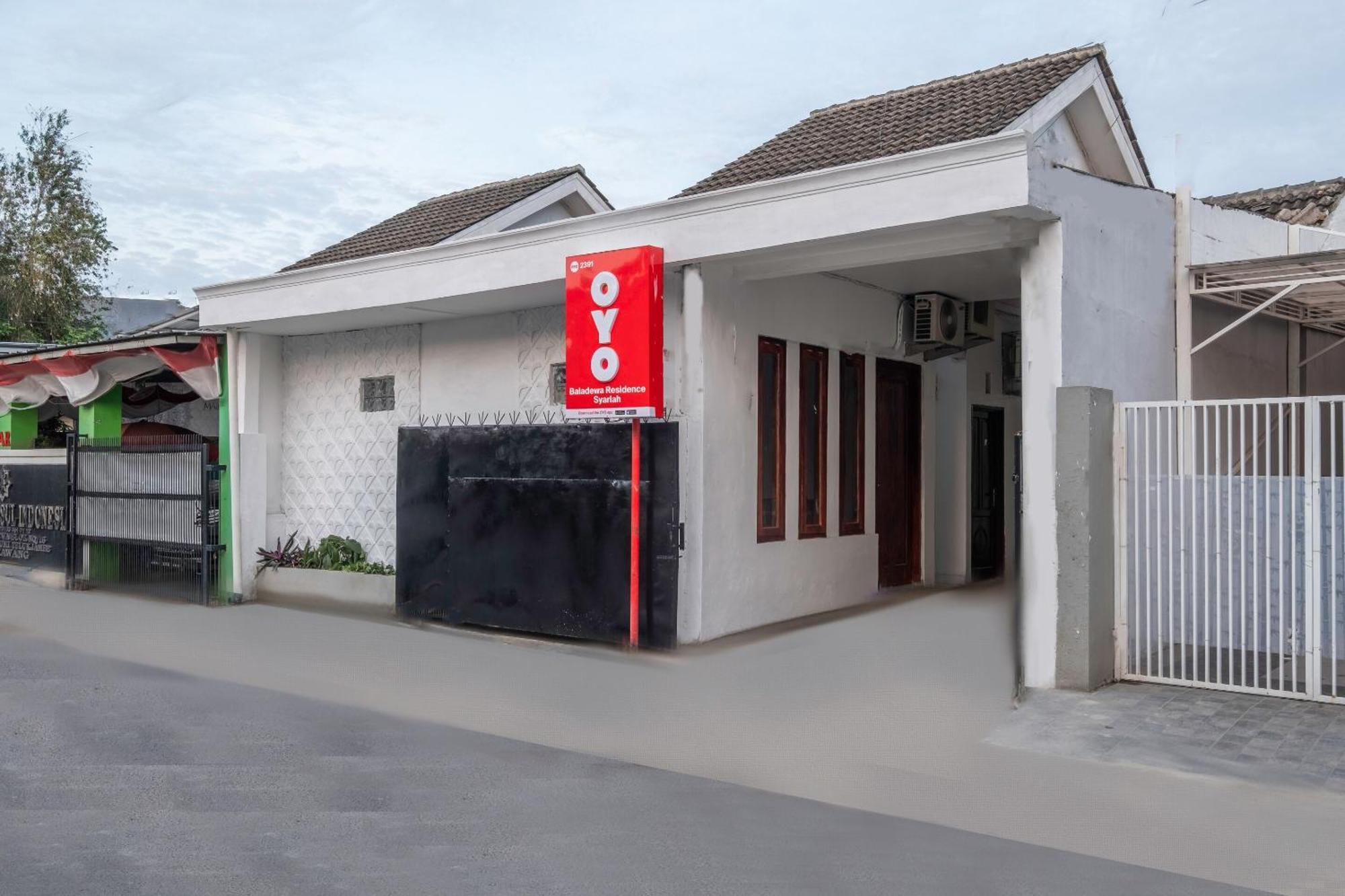 Oyo Life 2391 Baladewa Residence Syariah Karawang Dış mekan fotoğraf