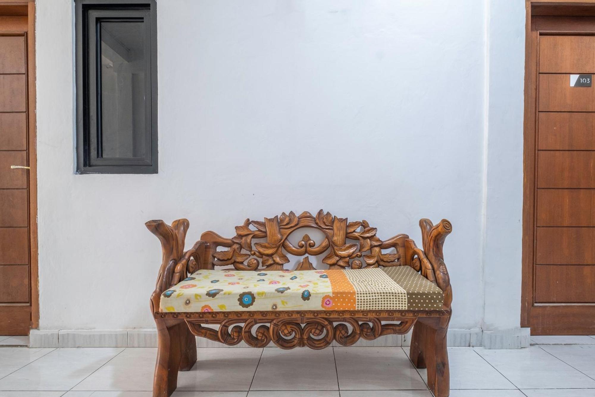 Oyo Life 2391 Baladewa Residence Syariah Karawang Dış mekan fotoğraf