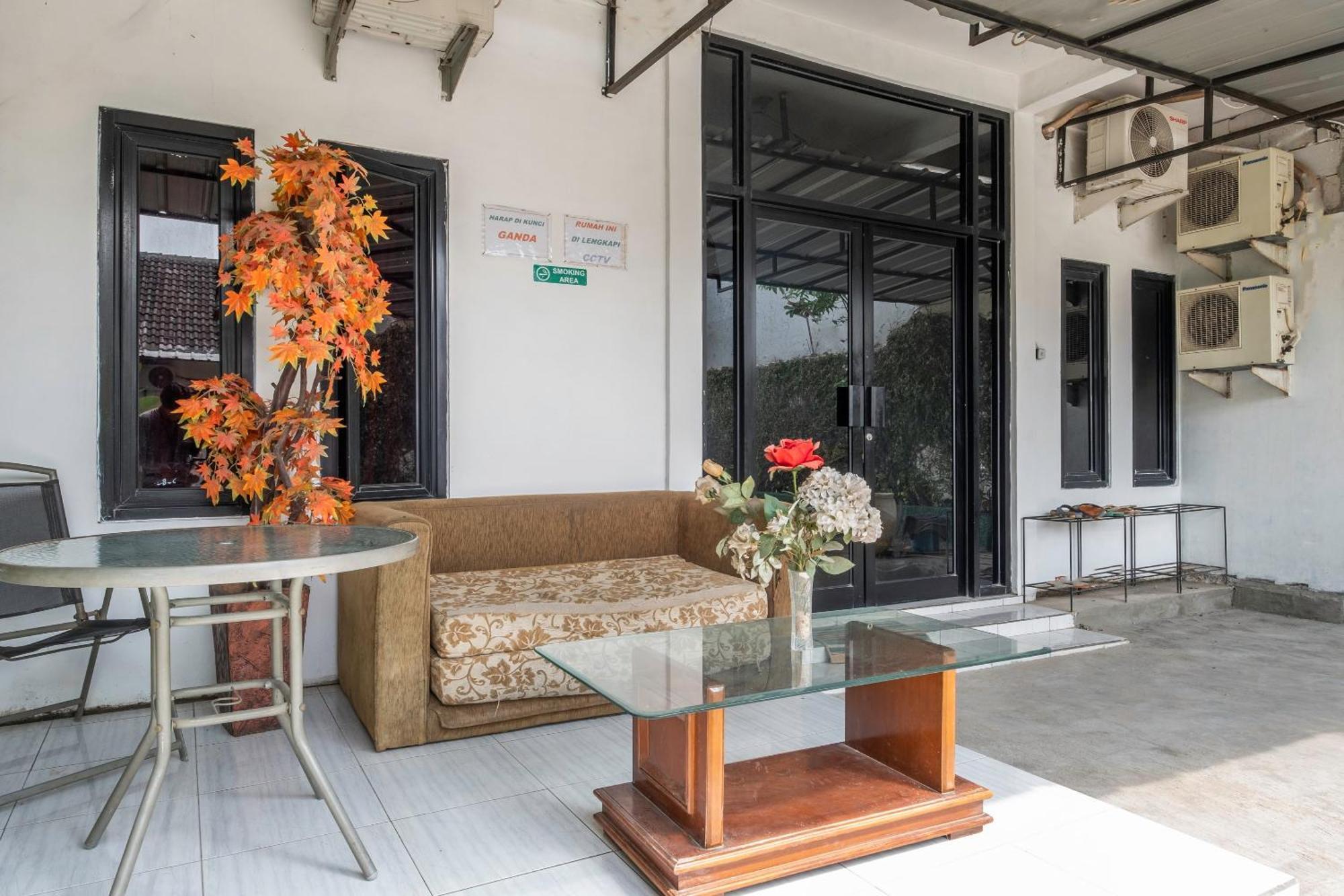 Oyo Life 2391 Baladewa Residence Syariah Karawang Dış mekan fotoğraf