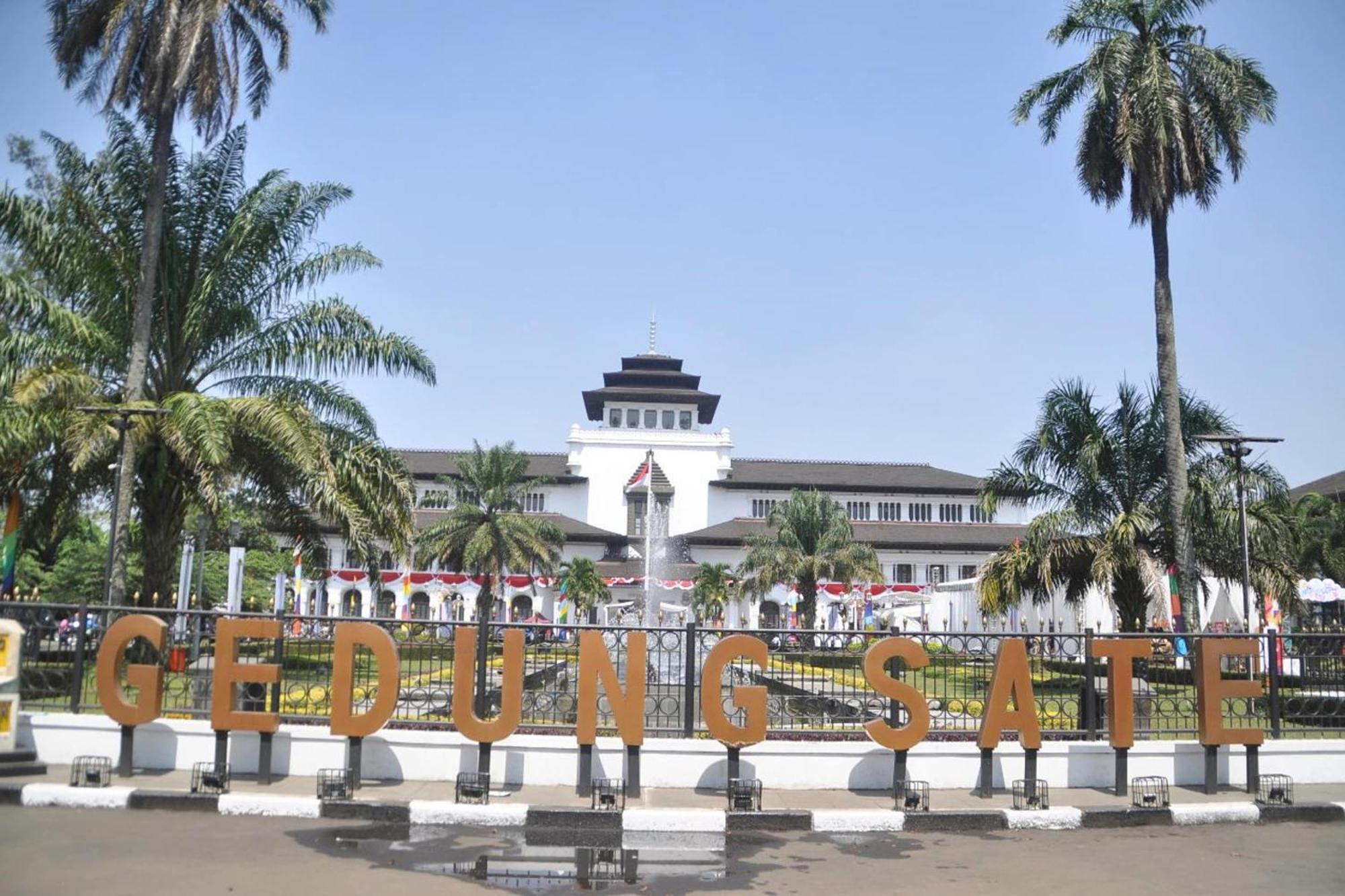 Oyo Life 2391 Baladewa Residence Syariah Karawang Dış mekan fotoğraf